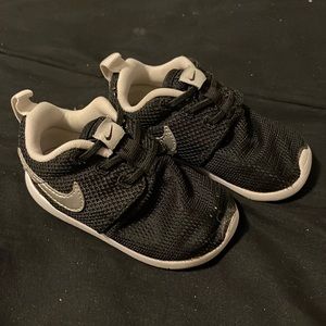 Toddler Nike Roshes